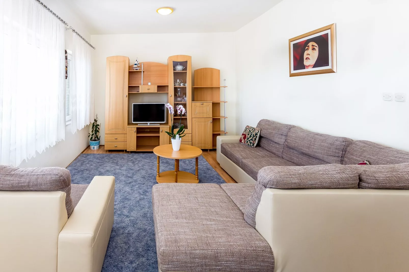 Apartments Magdales - Comfort Three Bedroom Apartment with Balcony A2-Living room