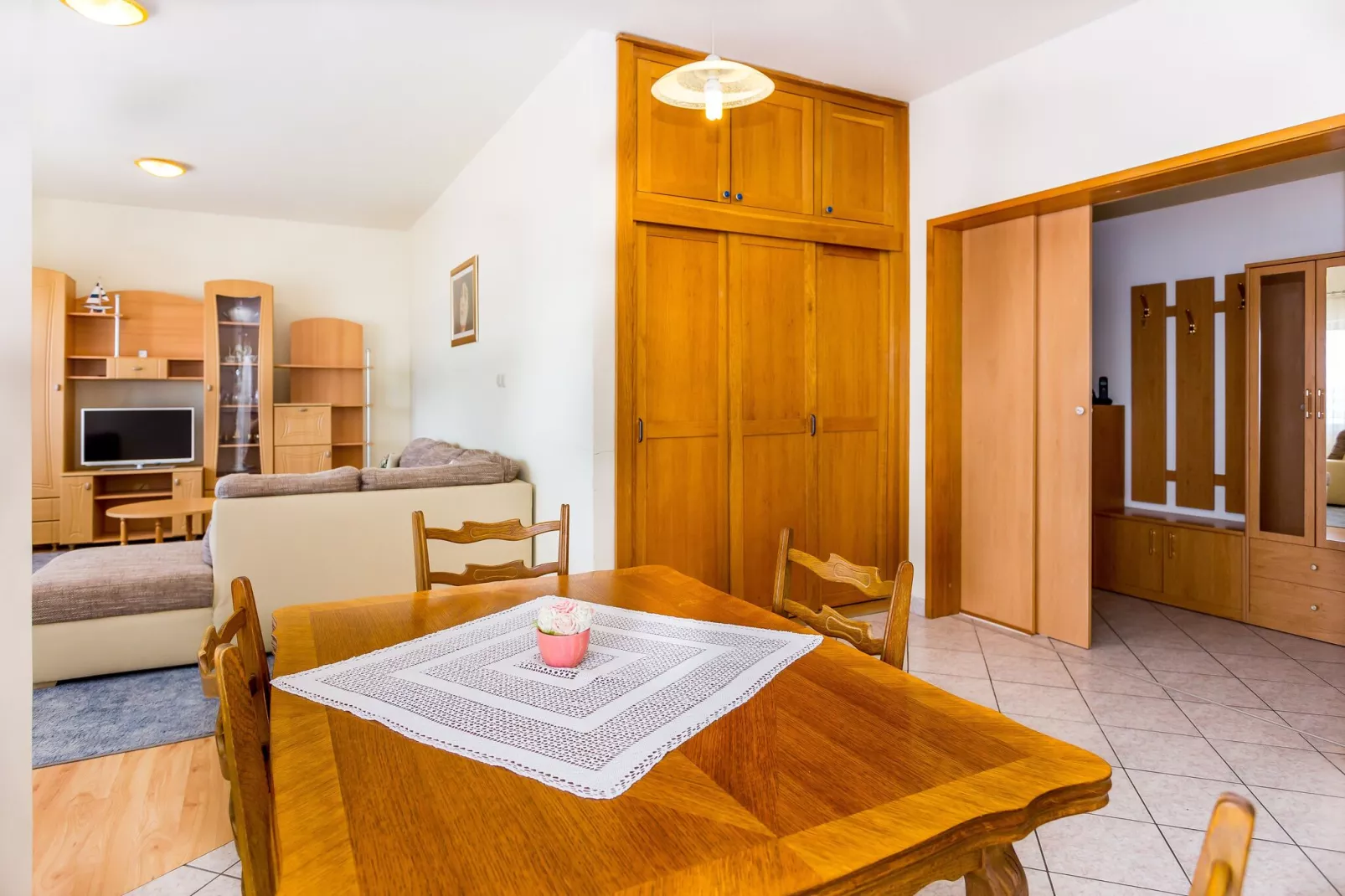 Apartments Magdales - Comfort Three Bedroom Apartment with Balcony A2-Dining room