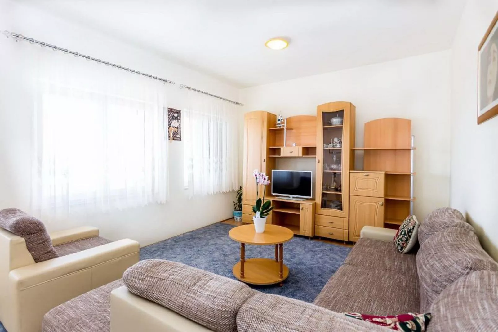 Apartments Magdales - Comfort Three Bedroom Apartment with Balcony A2-Living room