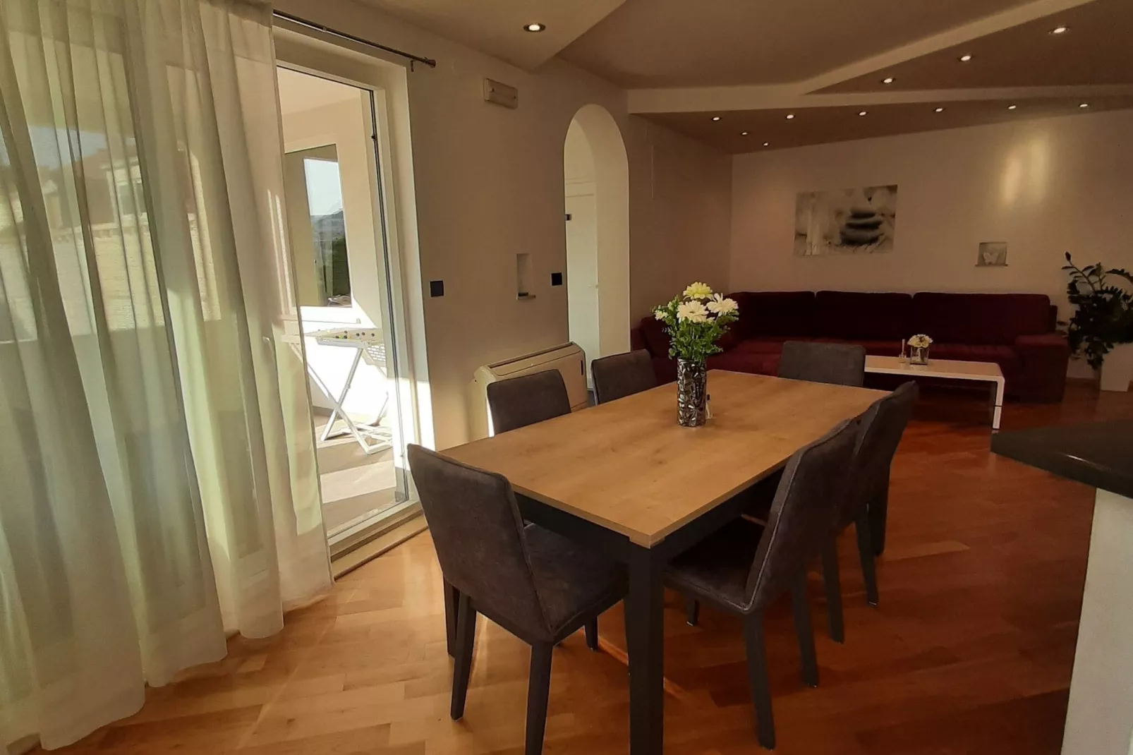 Apartment The Big Chill - Three Bedroom Apartment with Terrace, Balcony and Jacuzzi-Dining room