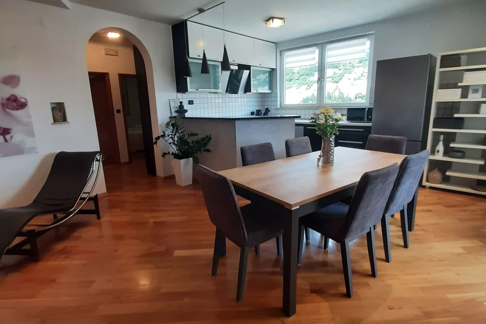 Apartment The Big Chill - Three Bedroom Apartment with Terrace, Balcony and Jacuzzi-Dining room