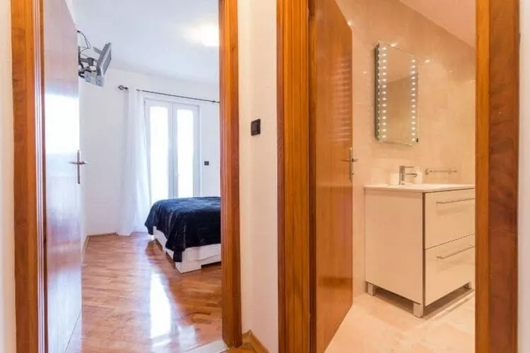 Apartment The Big Chill - Three Bedroom Apartment with Terrace, Balcony and Jacuzzi-Bedroom