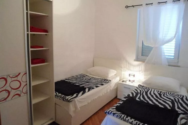 Apartment The Big Chill - Three Bedroom Apartment with Terrace, Balcony and Jacuzzi-Bedroom
