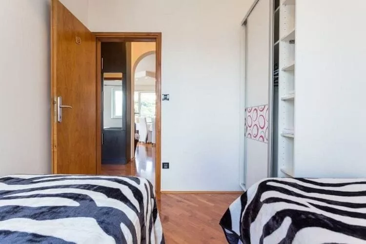 Apartment The Big Chill - Three Bedroom Apartment with Terrace, Balcony and Jacuzzi-Bedroom