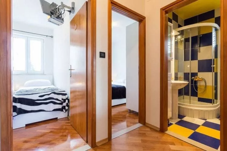 Apartment The Big Chill - Three Bedroom Apartment with Terrace, Balcony and Jacuzzi-Bathroom