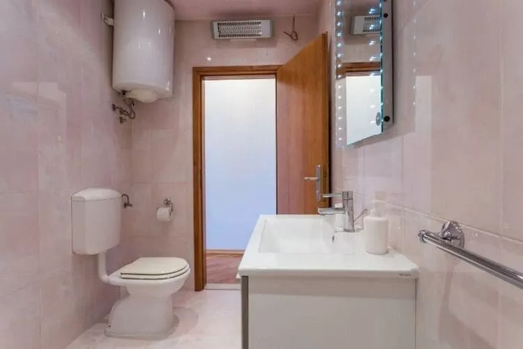 Apartment The Big Chill - Three Bedroom Apartment with Terrace, Balcony and Jacuzzi-Bathroom