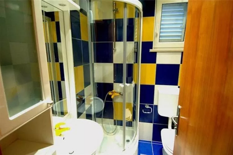 Apartment The Big Chill - Three Bedroom Apartment with Terrace, Balcony and Jacuzzi-Bathroom