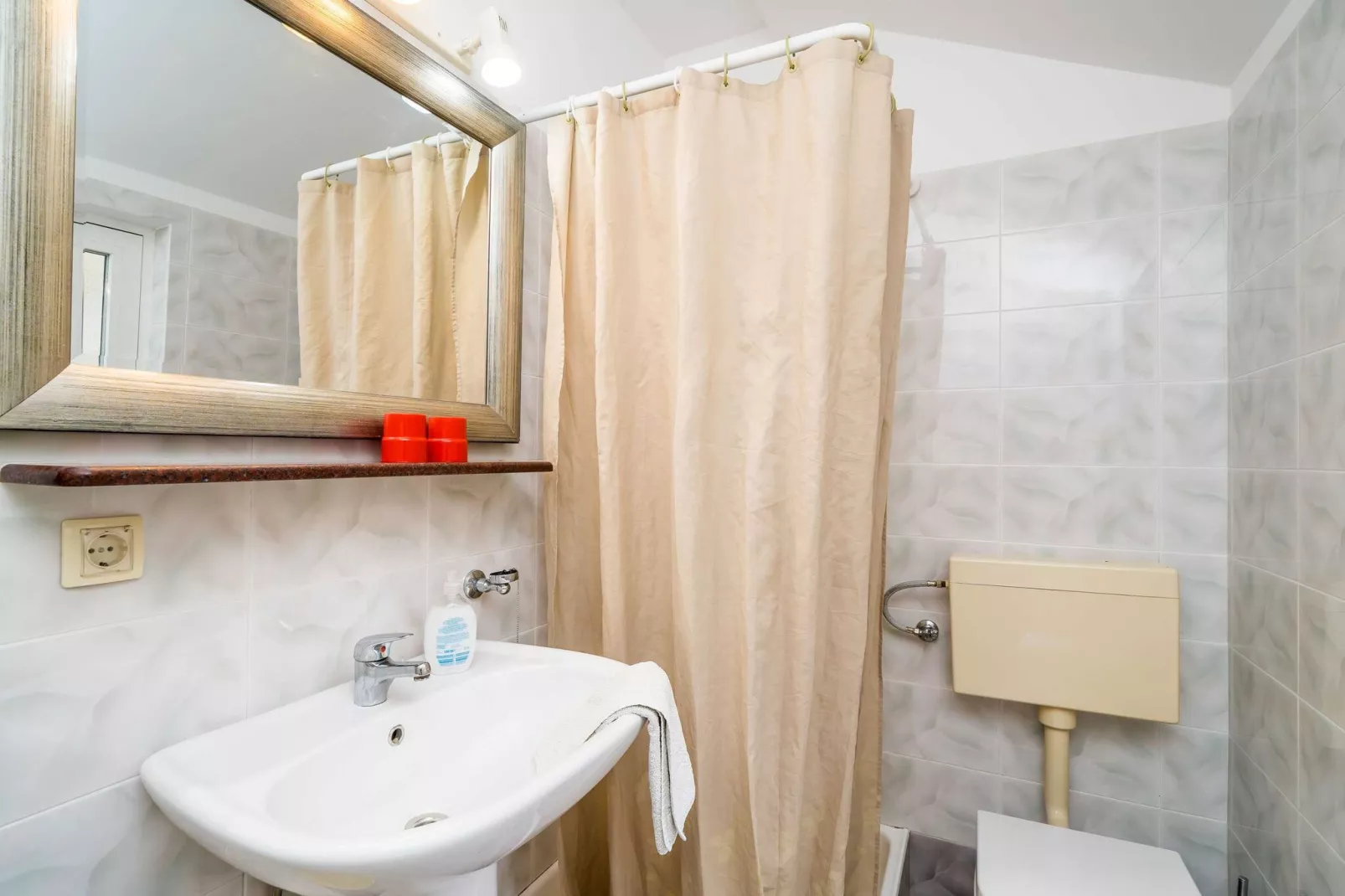 Apartment Villa Palma- Studio Apartment with Balcony and Sea View (Studio apartman 1)-Bathroom