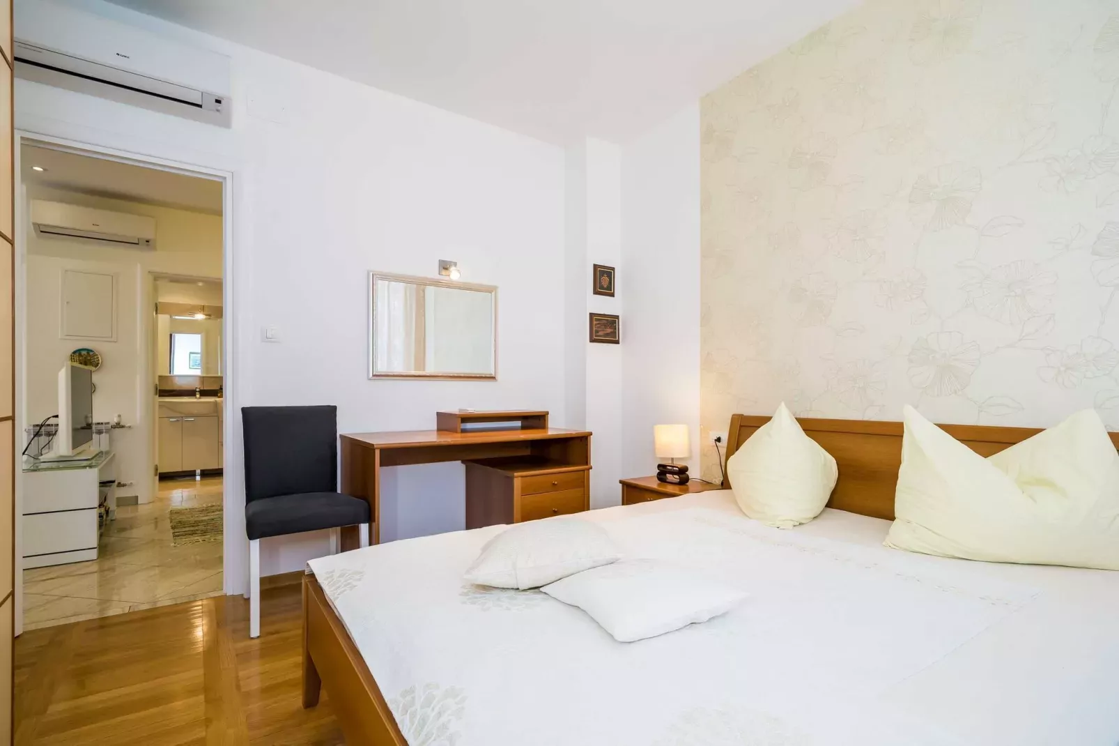 Apartment Villa Palma- Two Bedroom Apartment with Terrace and Sea View ( Apartman 4)-Bedroom