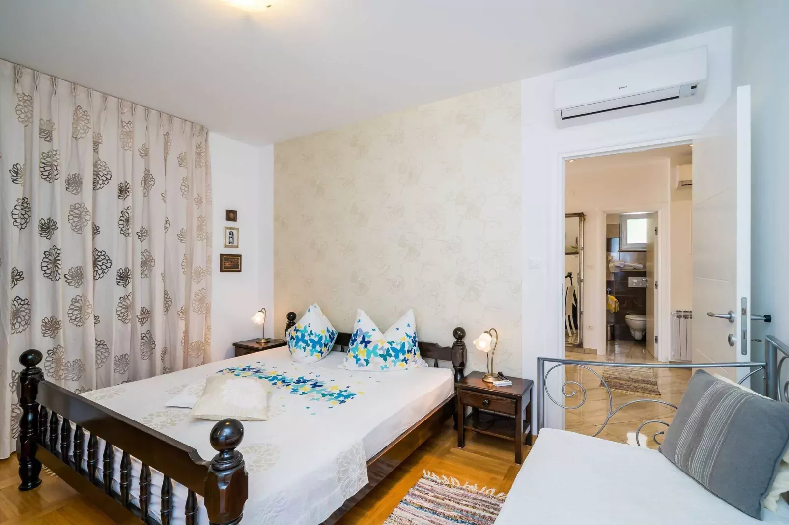 Apartment Villa Palma- Two Bedroom Apartment with Terrace and Sea View ( Apartman 4)-Bedroom
