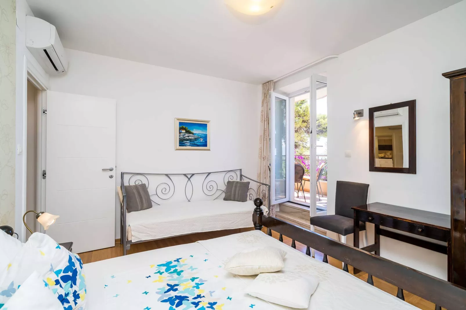 Apartment Villa Palma- Two Bedroom Apartment with Terrace and Sea View ( Apartman 4)-Bedroom