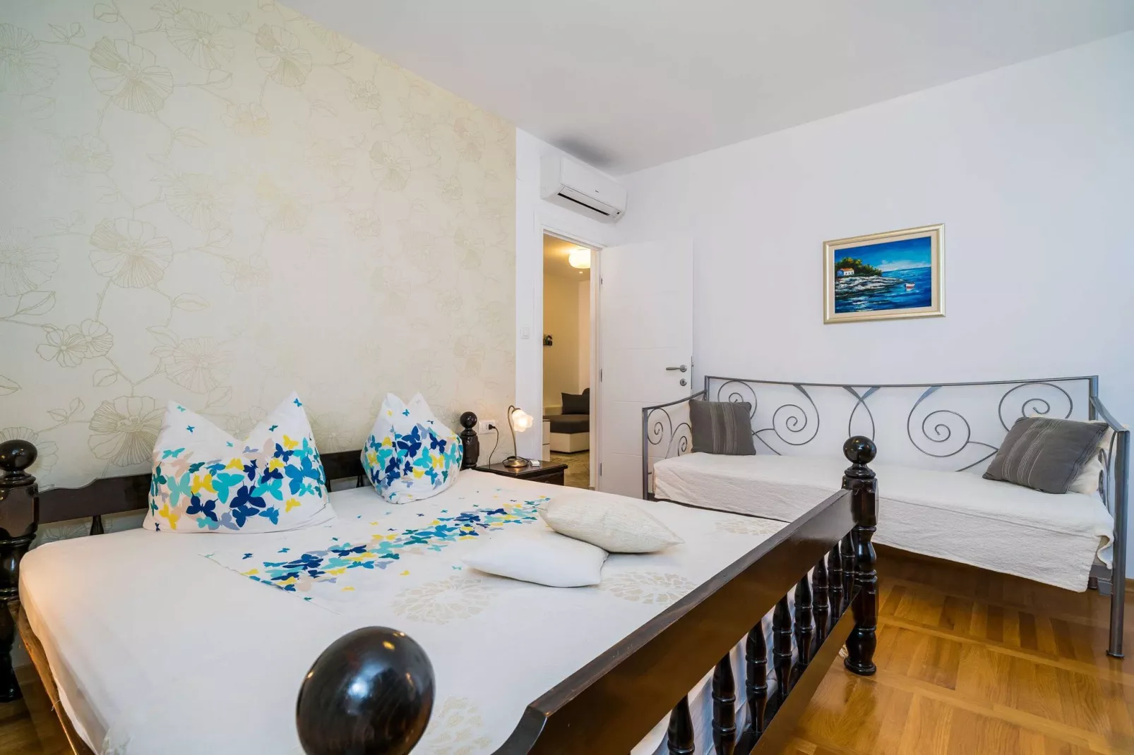 Apartment Villa Palma- Two Bedroom Apartment with Terrace and Sea View ( Apartman 4)-Bedroom