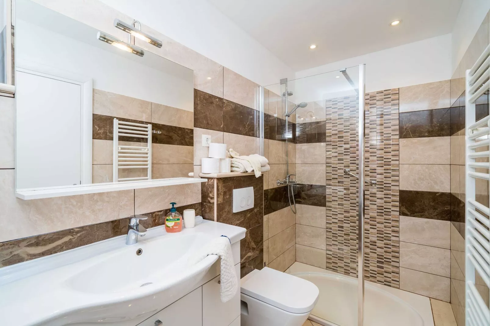 Apartment Villa Palma- Two Bedroom Apartment with Terrace and Sea View ( Apartman 4)-Bathroom