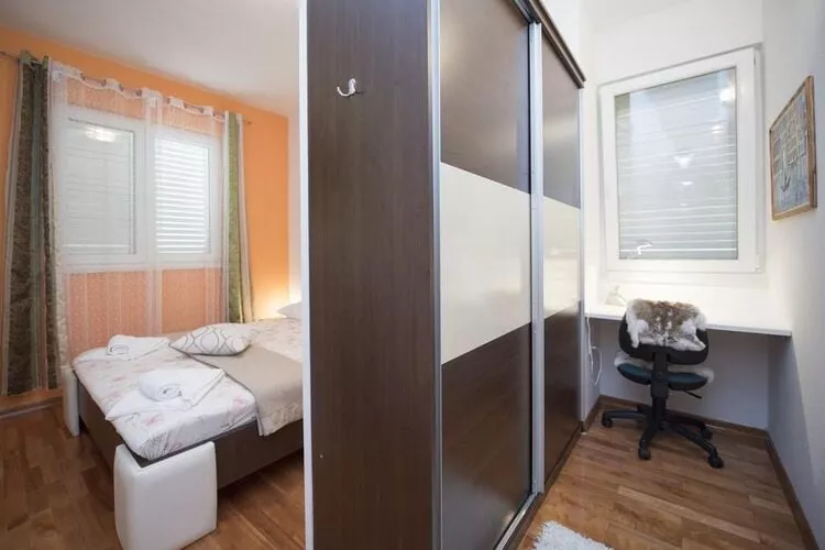 Holiday Home Elijah Creek - One Bedroom Home with Pool-Bedroom