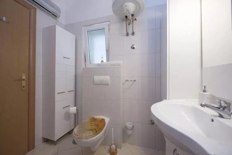Holiday Home Elijah Creek - One Bedroom Home with Pool-Bathroom