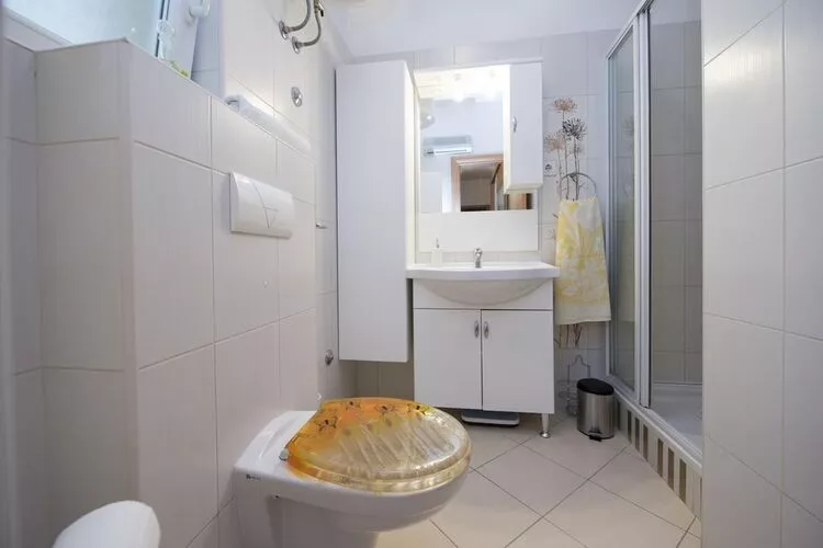 Holiday Home Elijah Creek - One Bedroom Home with Pool-Bathroom