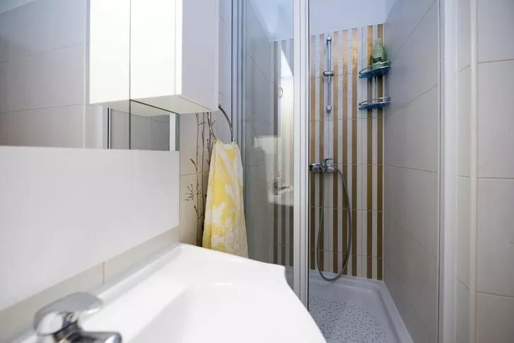 Holiday Home Elijah Creek - One Bedroom Home with Pool-Bathroom