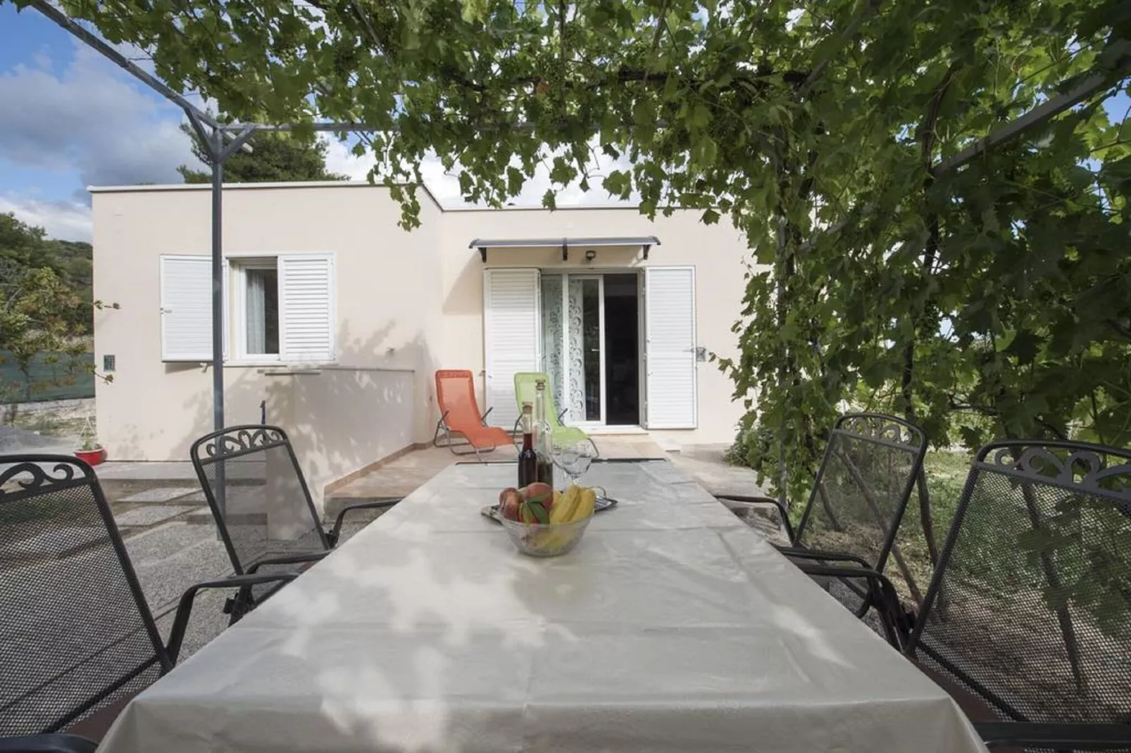 Holiday Home Elijah Creek - One Bedroom Home with Pool-Terrace