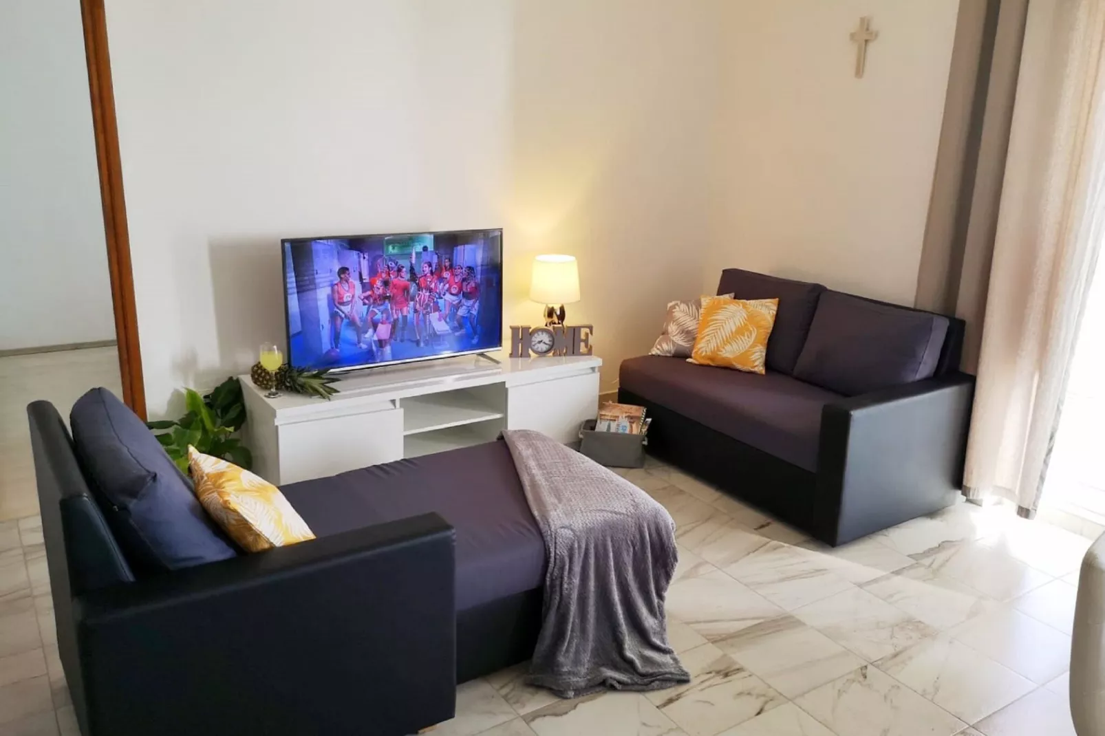 Apartment Wish - Two Bedroom Apartment with Sea View Terrace-Wohnzimmer