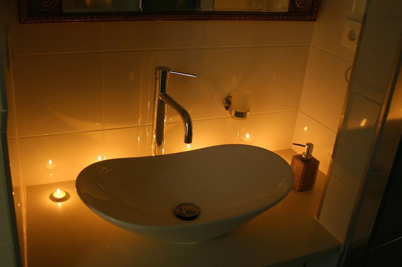 Old City Center Suite - One Bedroom Suite-Bathroom
