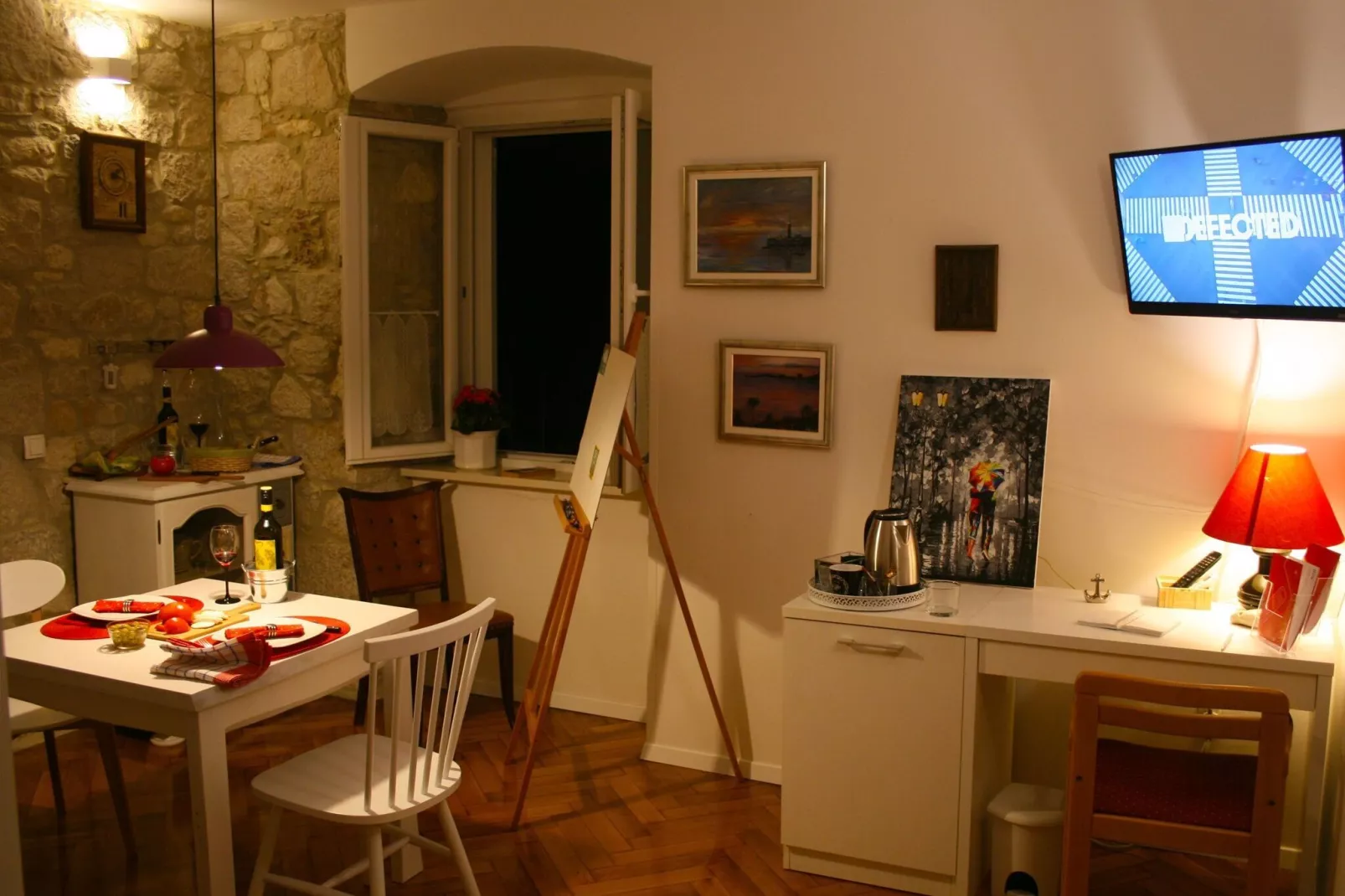 Old City Center Suite - One Bedroom Suite-Indoor