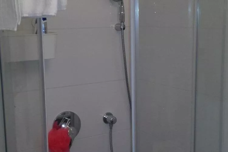Holiday Home Pavarotti-Three Bedroom Holiday Home with Terrace-Salle de bain