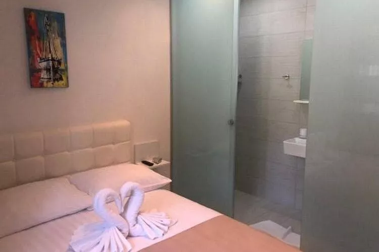 Apartment Villa Morena - Three Bedroom Villa with Terrace and Swimming Pool-Bathroom