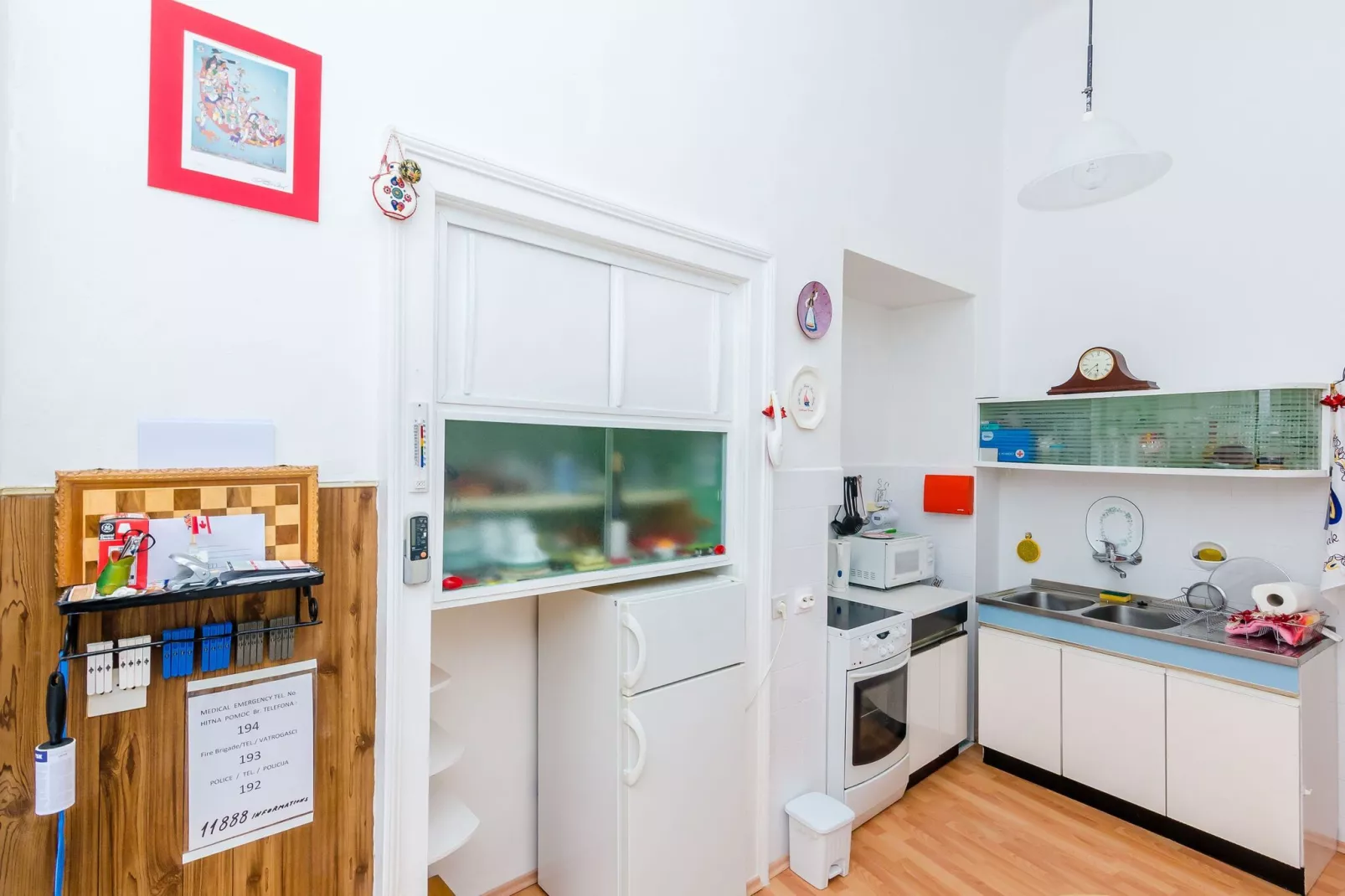 Two Stars Two Beds Downtown Apartment - One-Bedroom Apartment-Kitchen