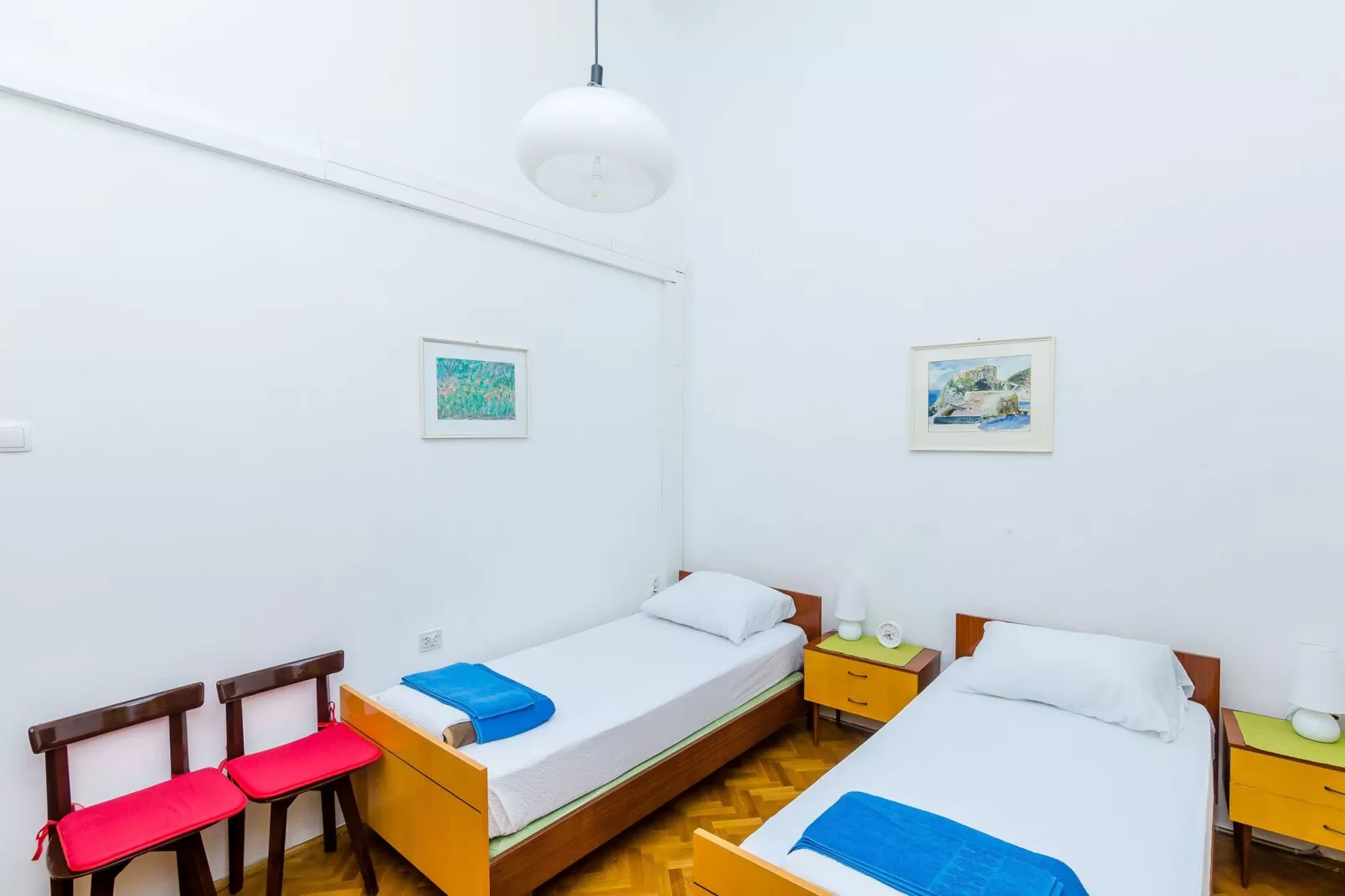 Two Stars Two Beds Downtown Apartment - One-Bedroom Apartment-Bedroom