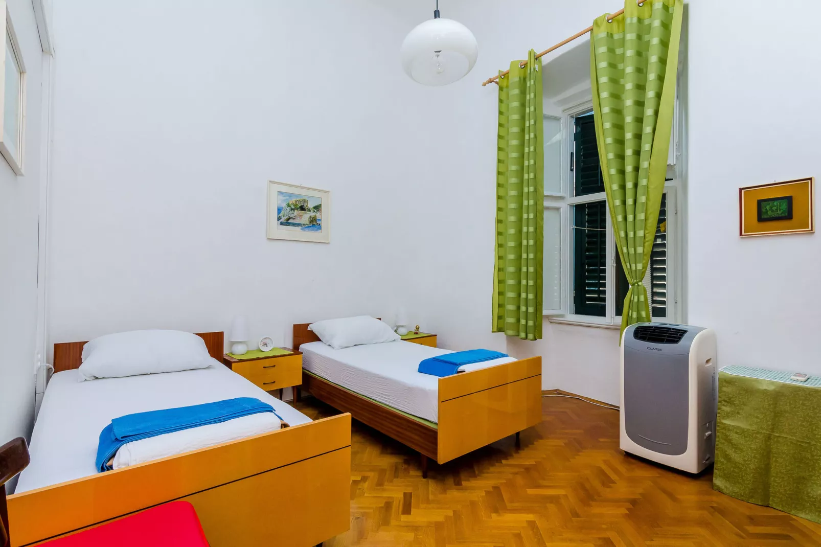 Two Stars Two Beds Downtown Apartment - One-Bedroom Apartment-Bedroom