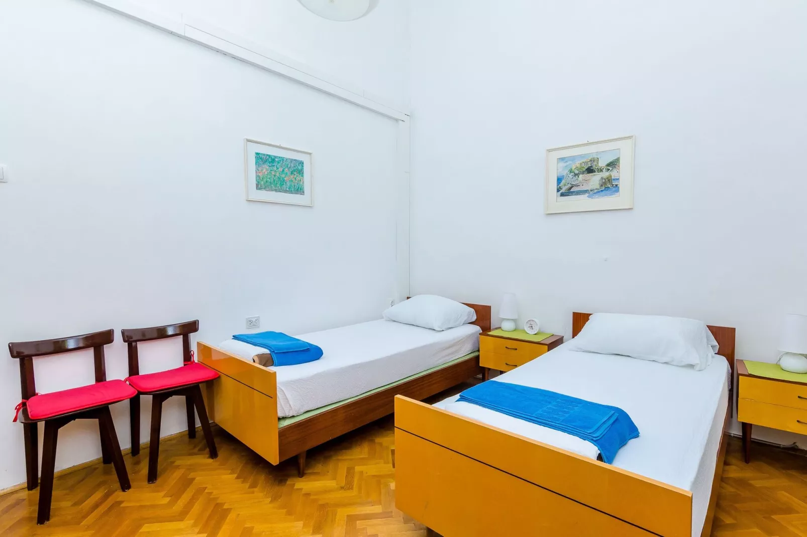 Two Stars Two Beds Downtown Apartment - One-Bedroom Apartment-Bedroom