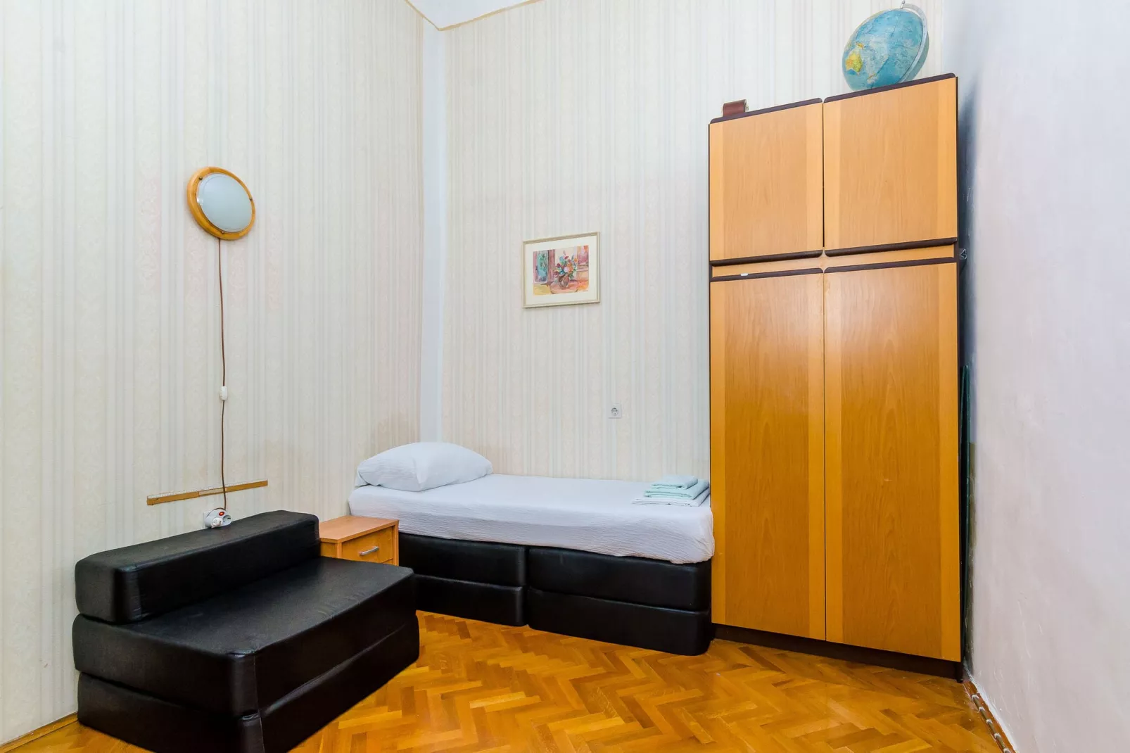 Two Stars Two Beds Downtown Apartment - One-Bedroom Apartment-Bedroom
