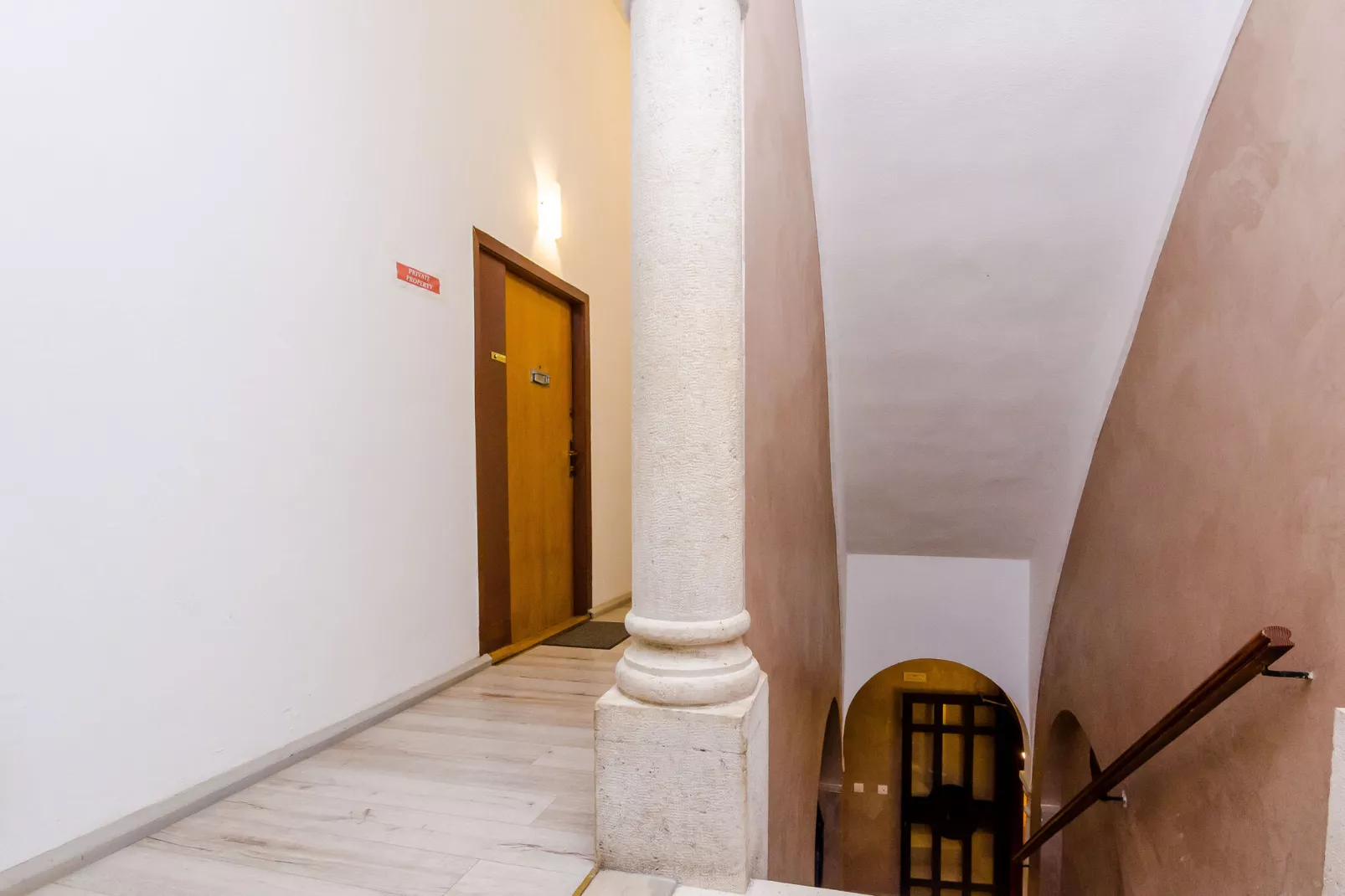 Two Stars Two Beds Downtown Apartment - One-Bedroom Apartment-Indoor
