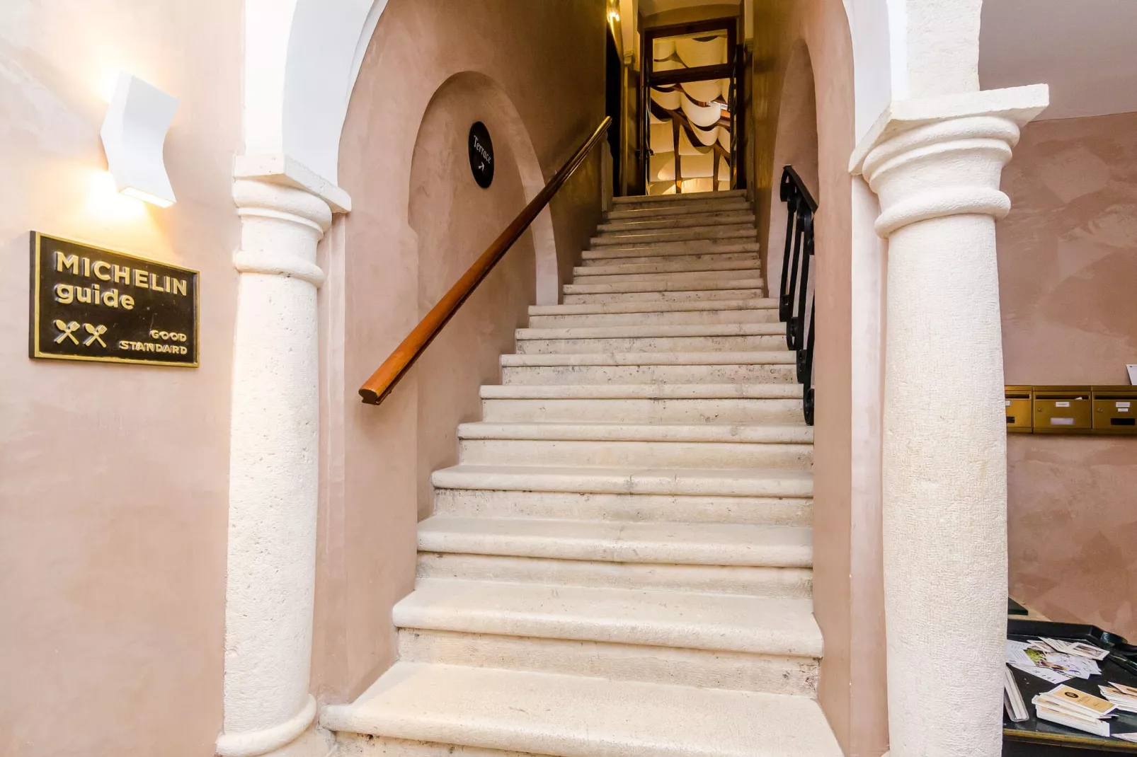 Two Stars Two Beds Downtown Apartment - One-Bedroom Apartment-Indoor