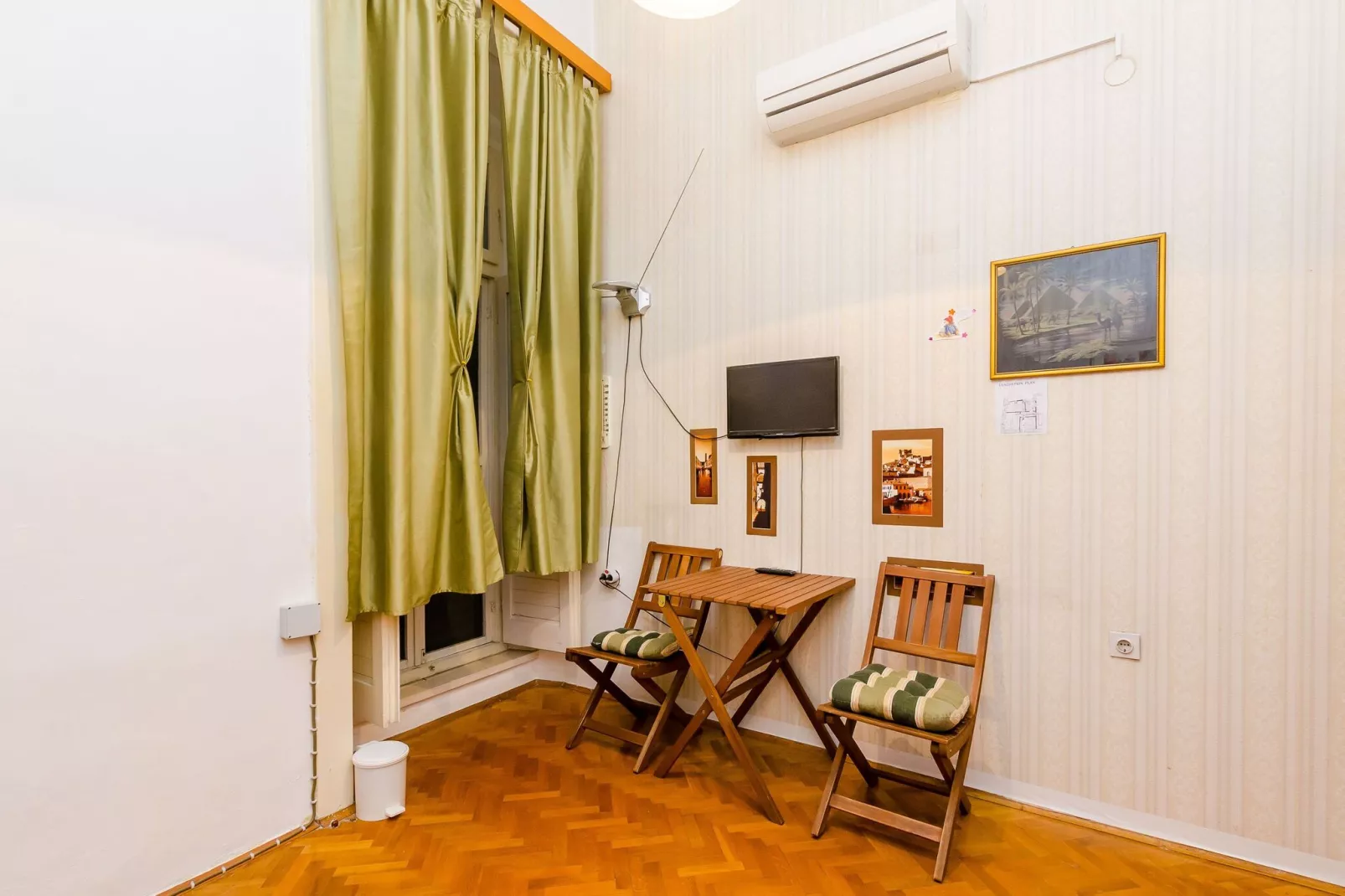 Two Stars Two Beds Downtown Apartment - One-Bedroom Apartment-Indoor