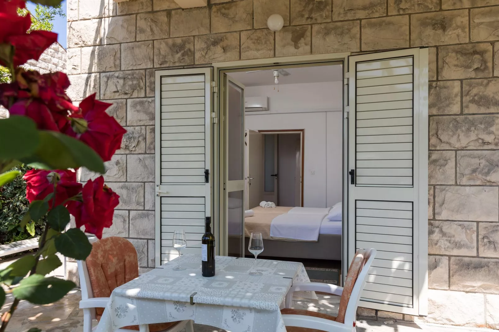 Begović Guest House - One Bedroom Apartment (Bronx)-Terrace