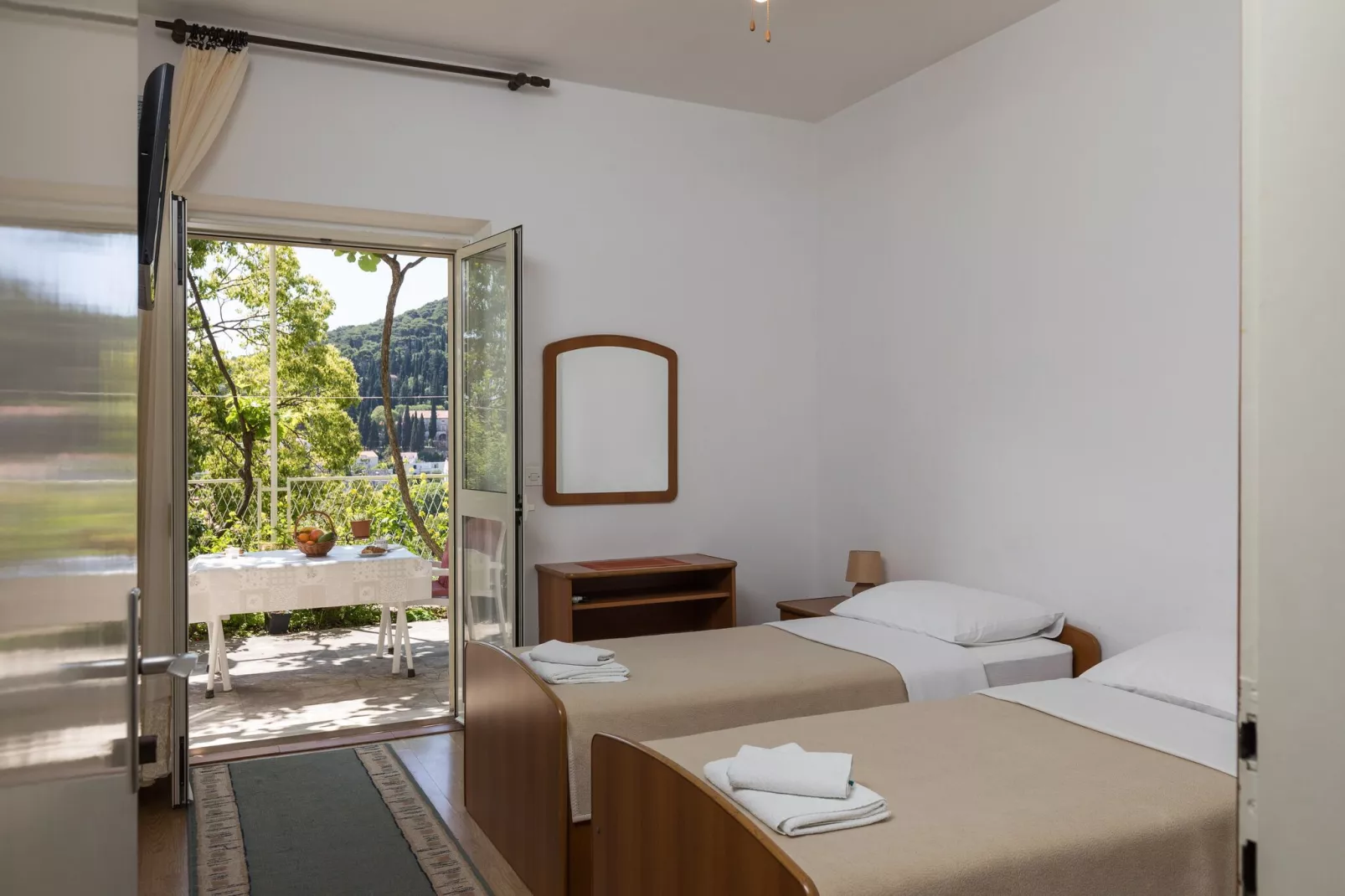 Begović Guest House - Private Twin Room (Shiva)-Bedroom