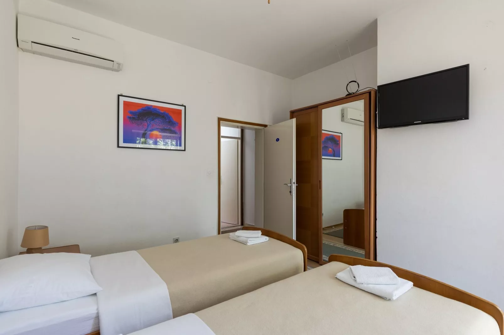 Begović Guest House - Private Twin Room (Shiva)-Bedroom