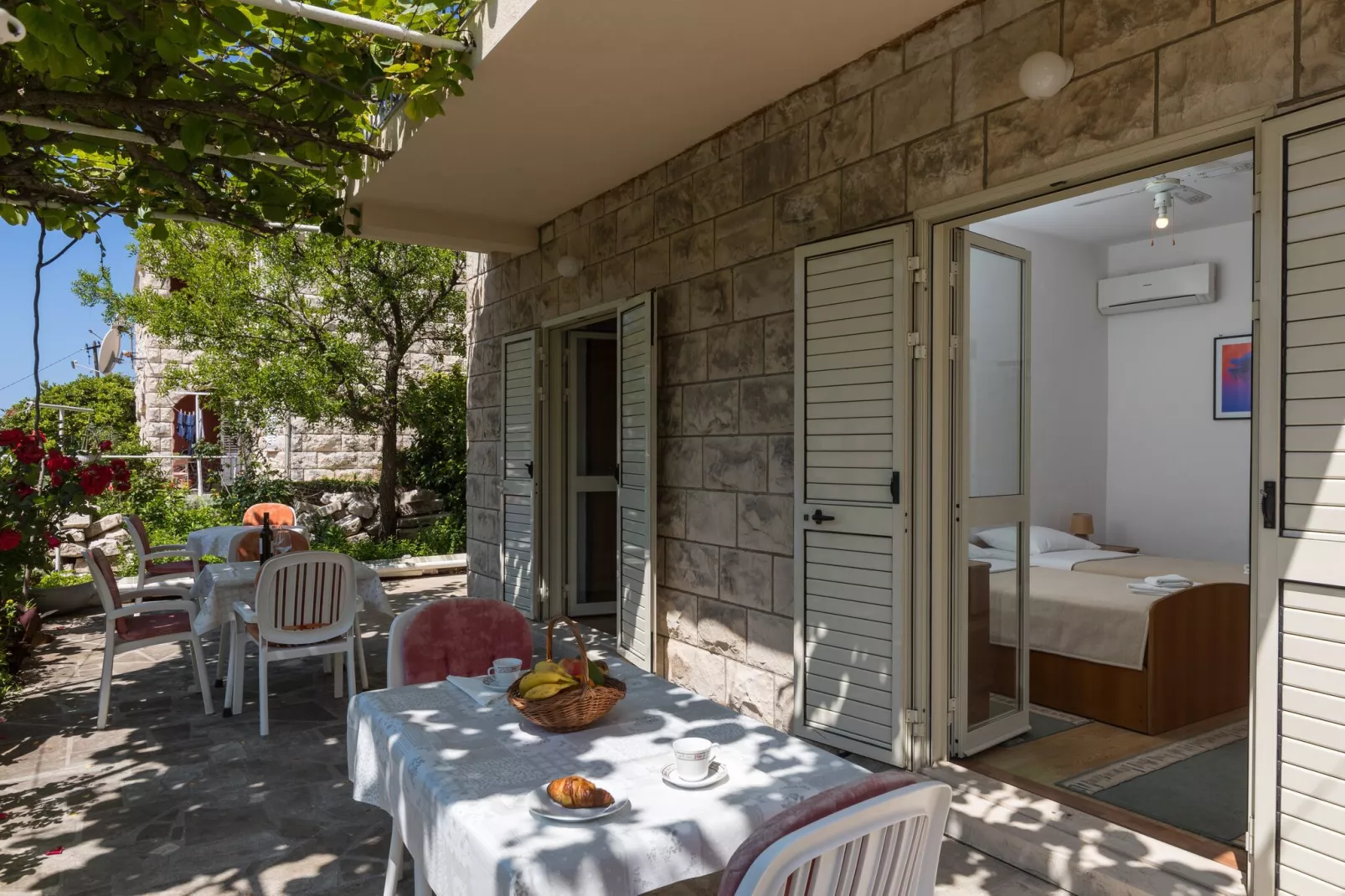 Begović Guest House - Private Twin Room (Shiva)-Terrace