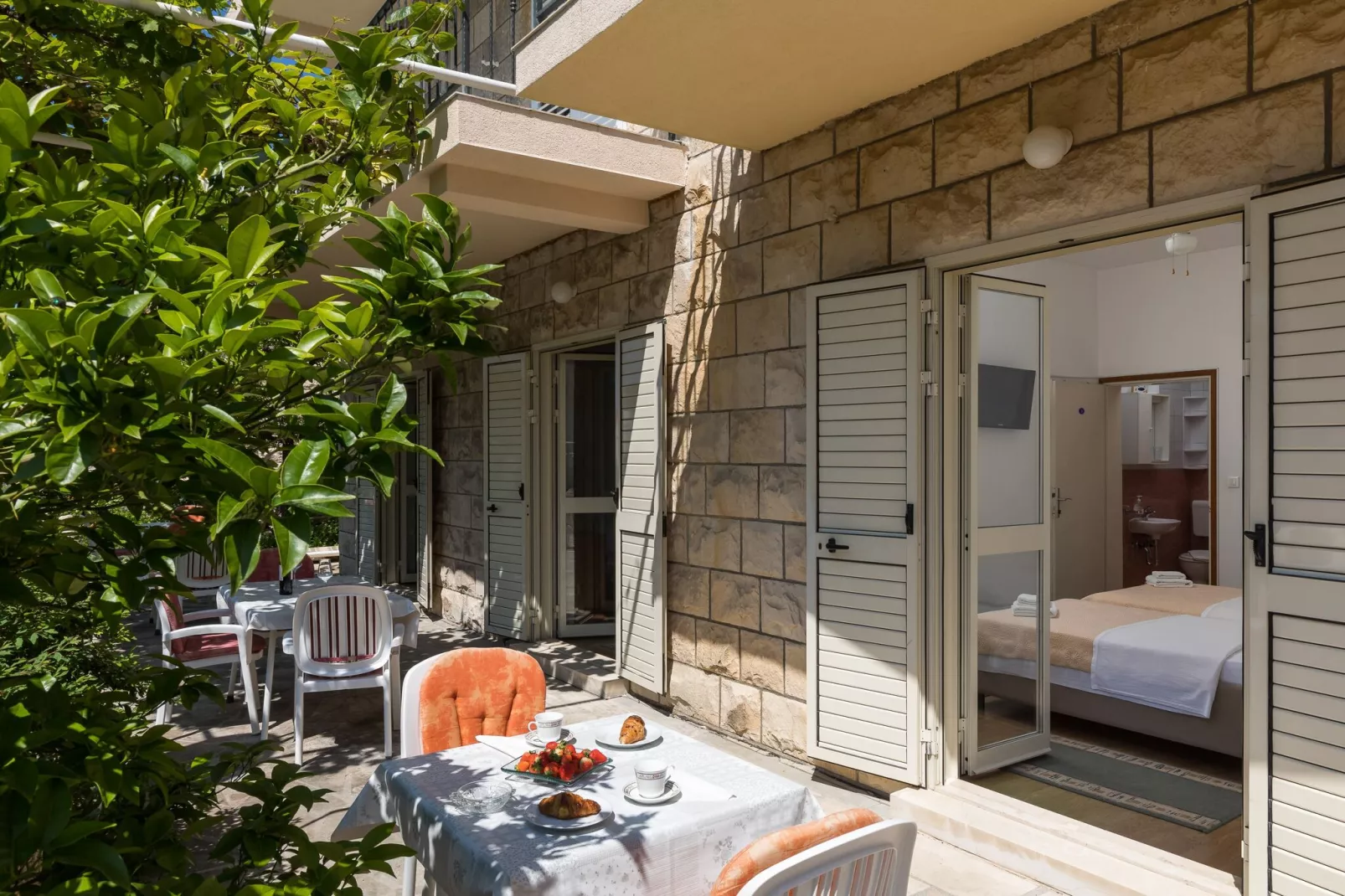 Begović Guest House - Twin Room (Judy)-Terrace