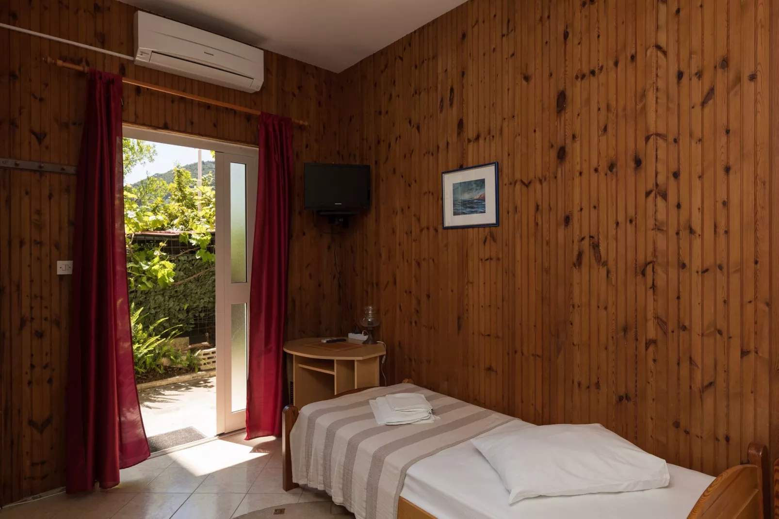 Begović Guest House - Standard Twin Room (Beatriz)-Bedroom
