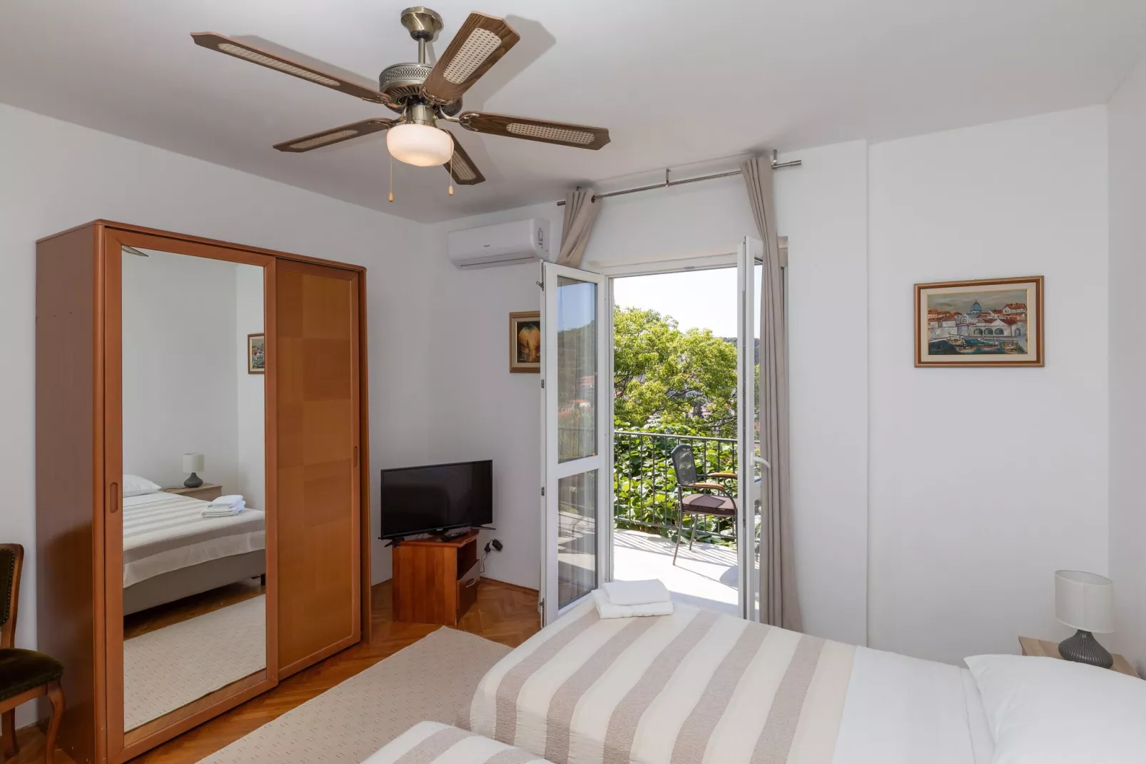 Begović Guest House - Two-Bedroom Suite with Balcony-Bedroom