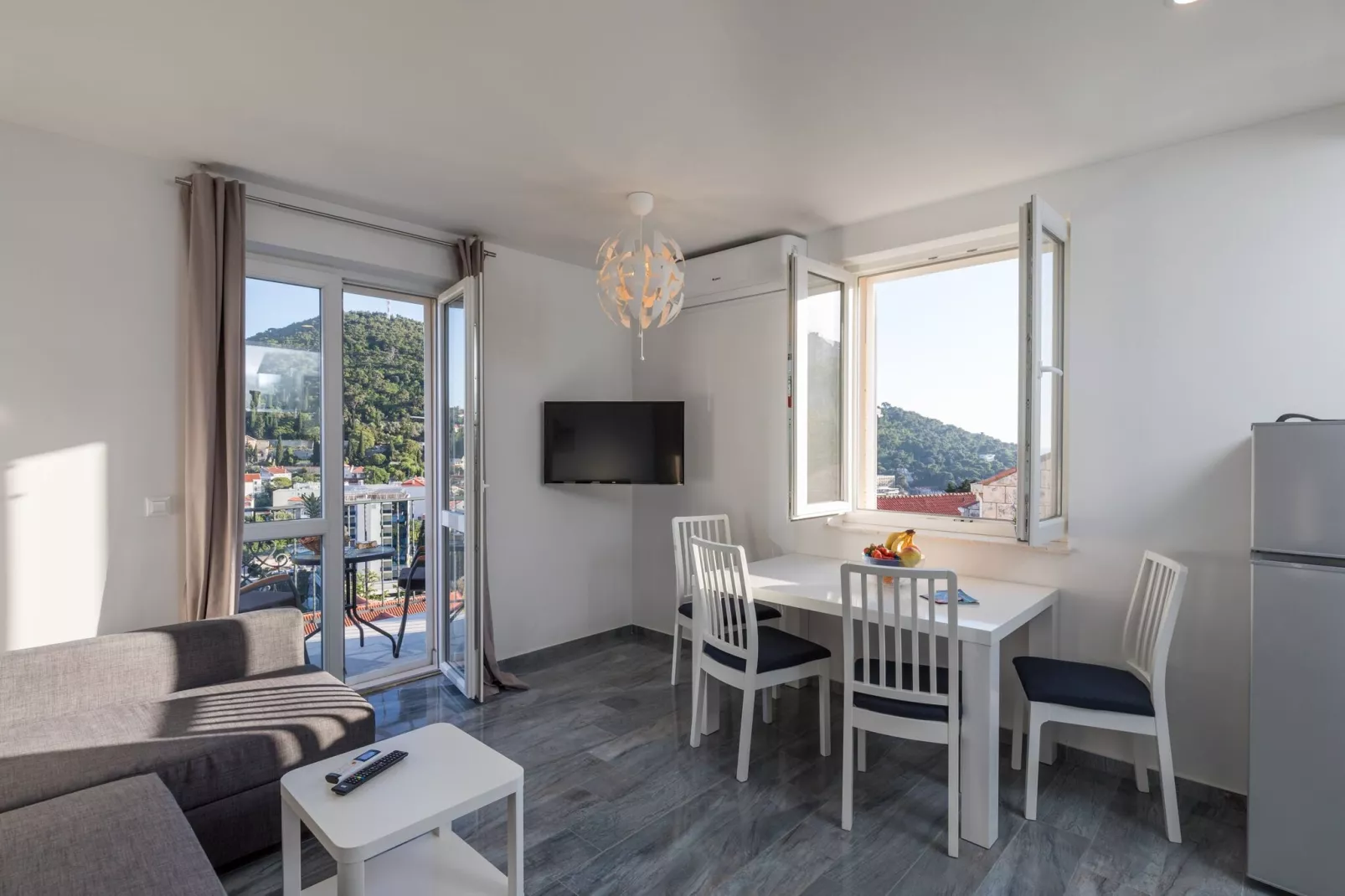 Begović Guest House - One-Bedroom Apartment (EKV)-Dining room