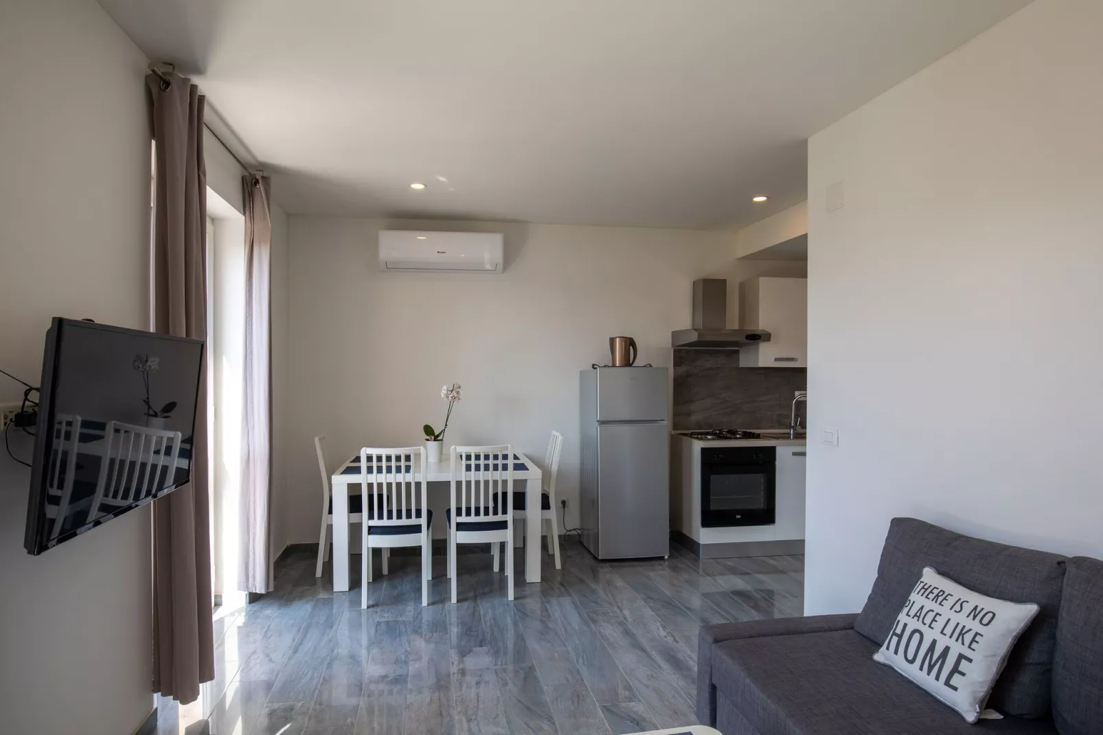 Begović Guest House - One-Bedroom Apartment (LILLY)-Living room