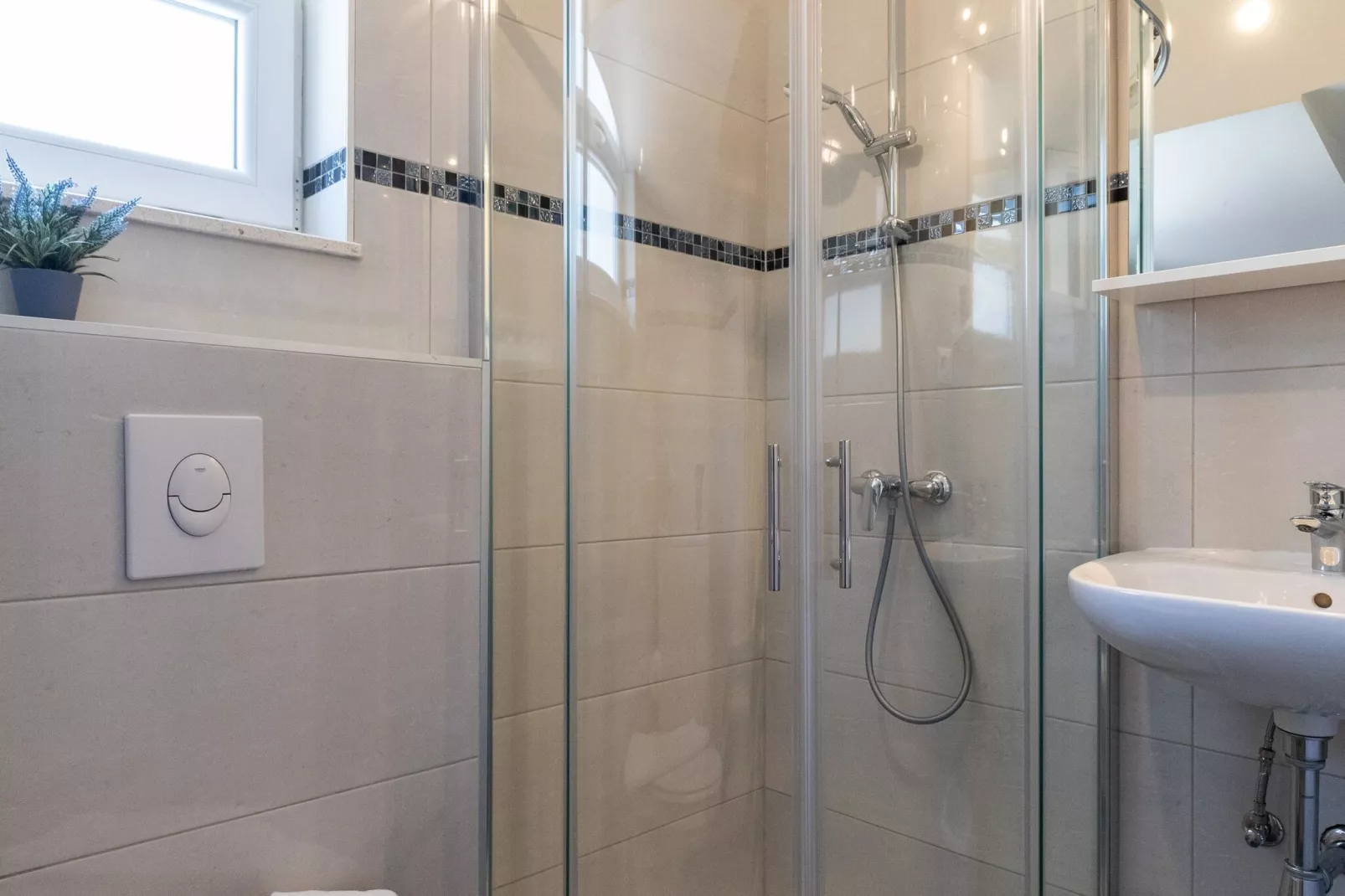 Begović Guest House - One-Bedroom Apartment (LILLY)-Bathroom