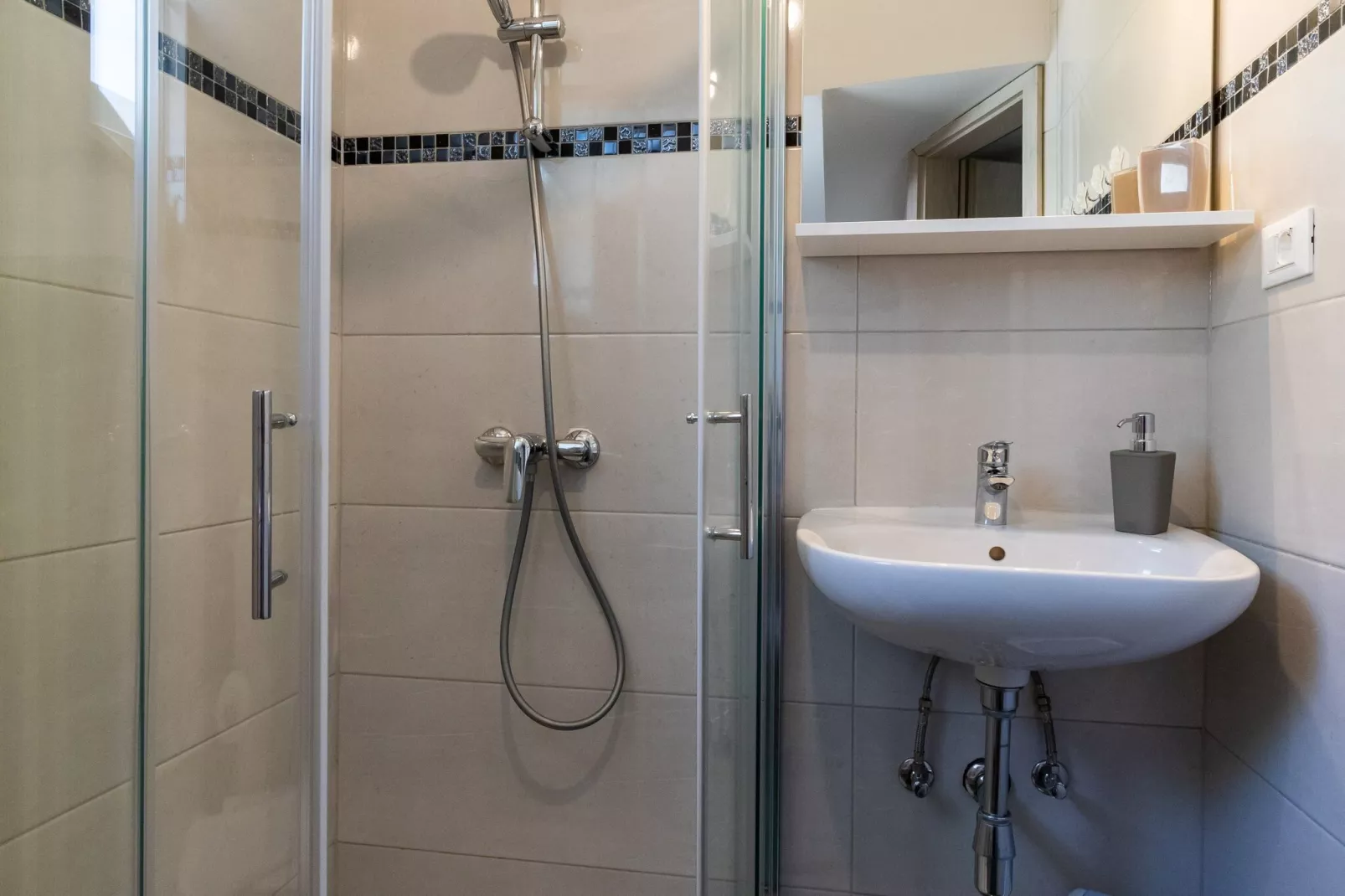 Begović Guest House - One-Bedroom Apartment (LILLY)-Bathroom