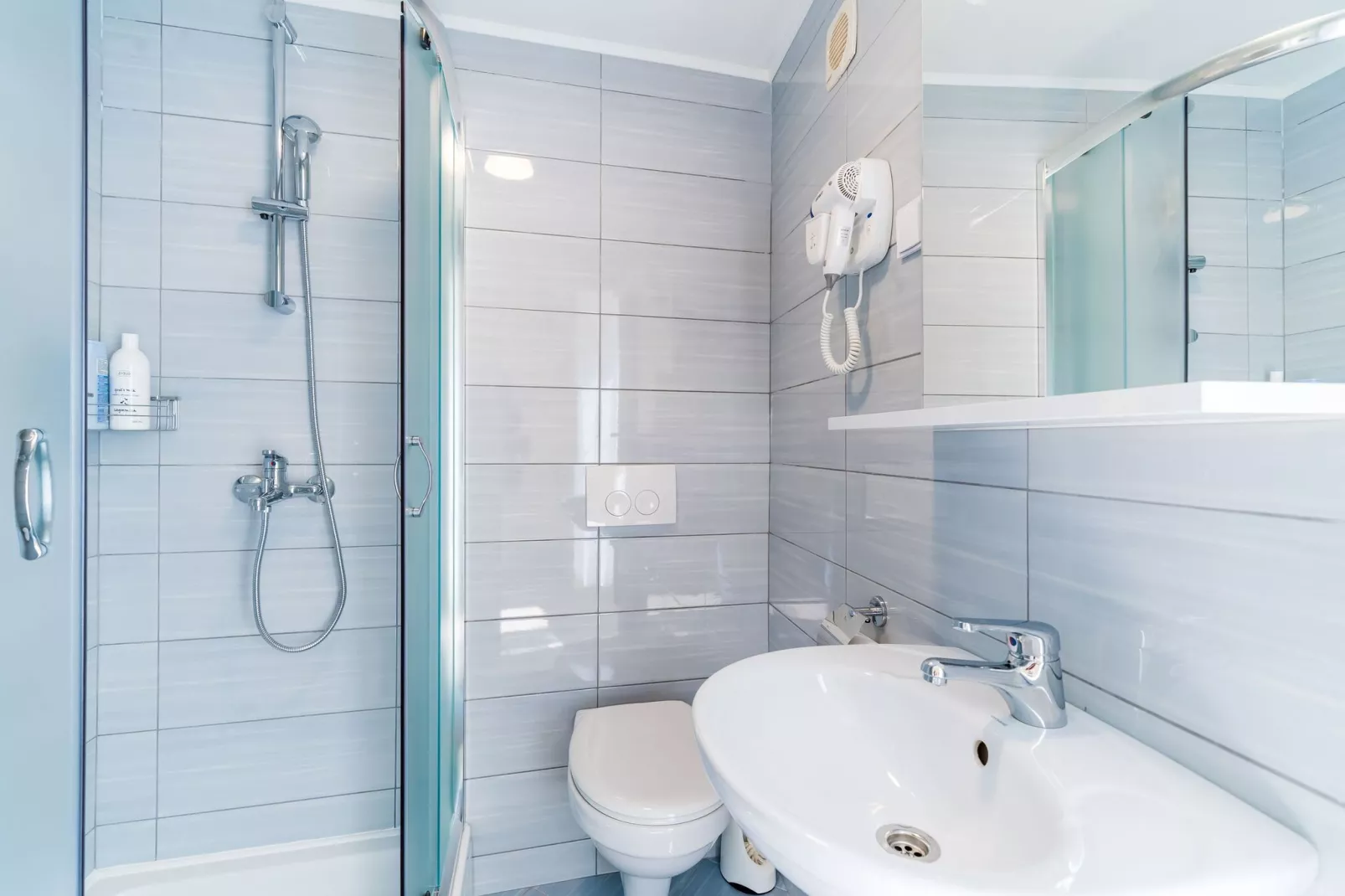 Rooms Katja & Lara - Double Room (Lara)-Bathroom