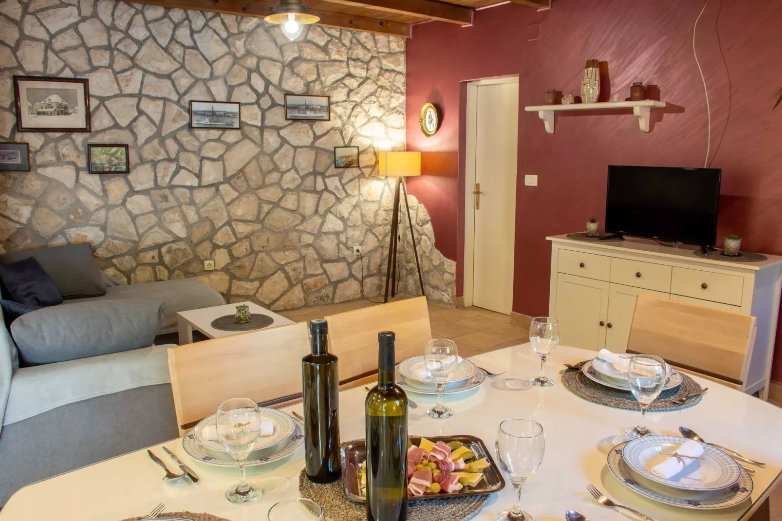 Holiday Home Luna - Two Bedroom Holiday Home with Sea View-Salle à manger