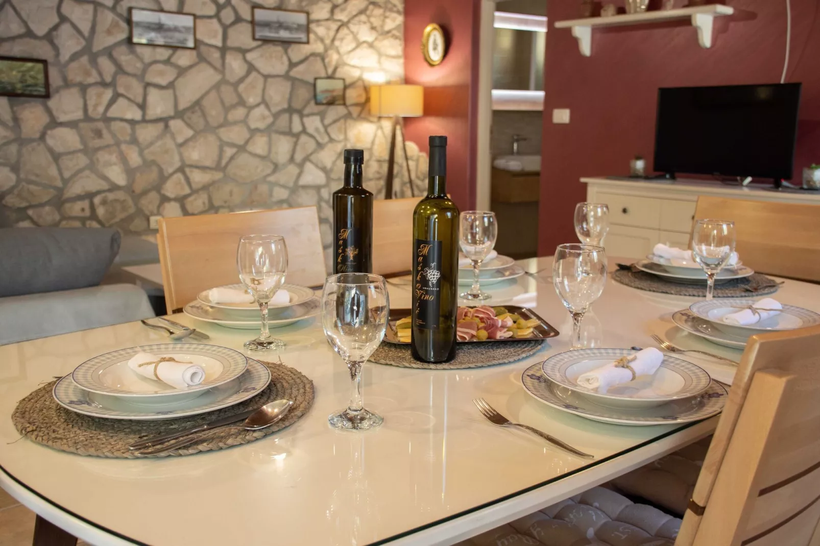 Holiday Home Luna - Two Bedroom Holiday Home with Sea View-Salle à manger