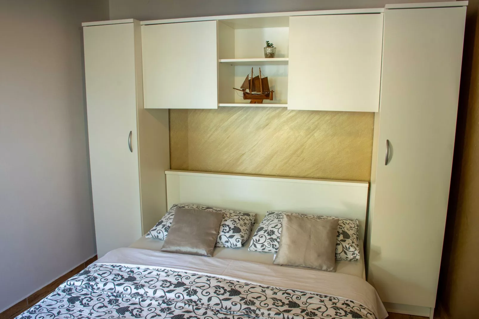 Holiday Home Luna - Two Bedroom Holiday Home with Sea View-Chambre